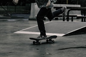 IM电竞体育-塔图姆防守铁闸锁死对手，TES生死战惊险取胜引爆全网热议